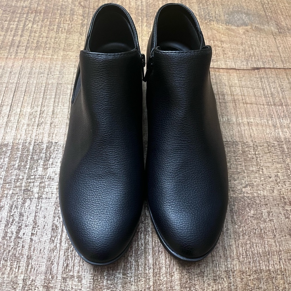 NWOB Kensie Black Ankle Boots